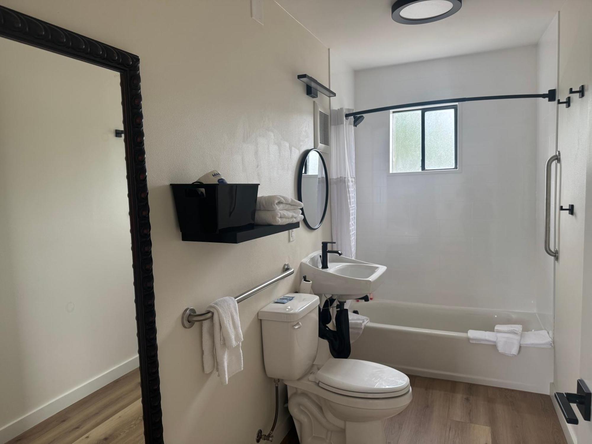Richland Inn And Suites Екстер'єр фото