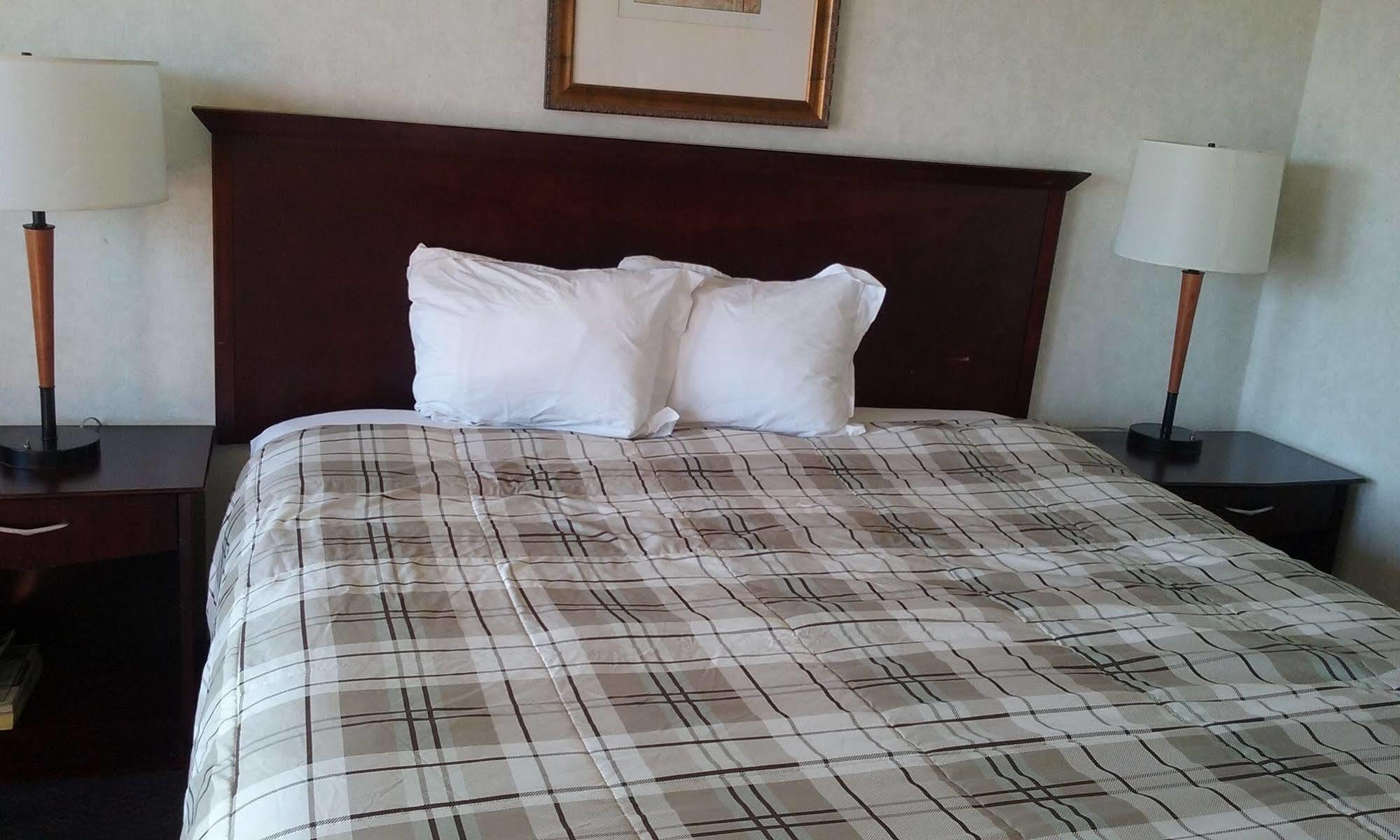 Richland Inn And Suites Екстер'єр фото